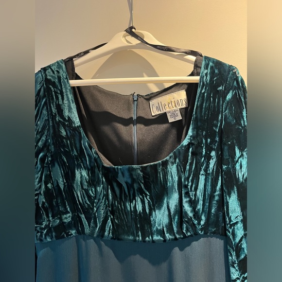 Green Formal Empire-waist Dress with Crushed Velvet Bodice - Picture 3 of 4